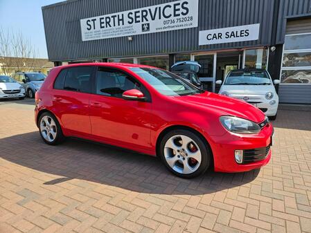 VOLKSWAGEN GOLF 2.0 TSI GTI