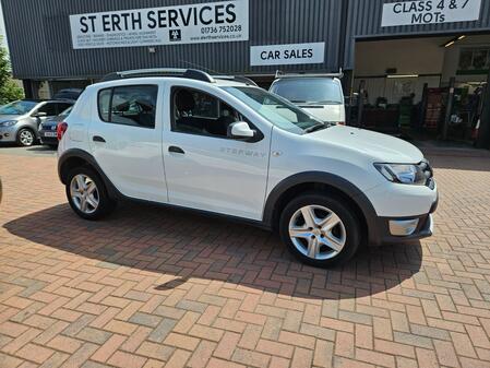 DACIA SANDERO STEPWAY 1.5 Stepway Laureate dCi 90