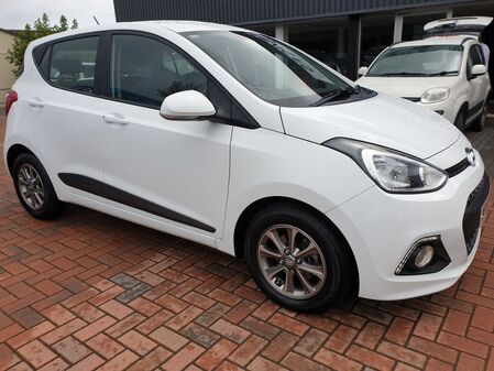 HYUNDAI I10 PREMIUM 5 DOOR HATCHBACK ***29,000 MILES ONLY***