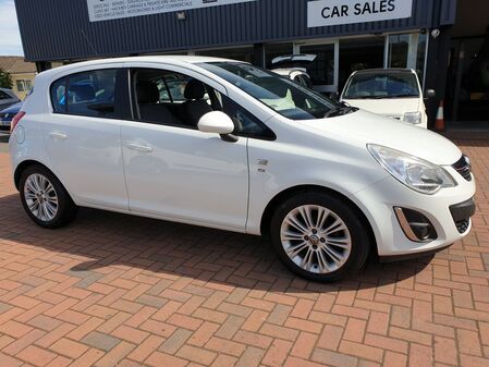 VAUXHALL CORSA 1.4 SE 5 DOOR HATCHBACK WHITE ***52,000 MILES***